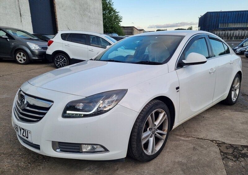 White Used 2011 Vauxhall Insignia SRi Hatchback | £1,990 (Good price) - Image 1/4