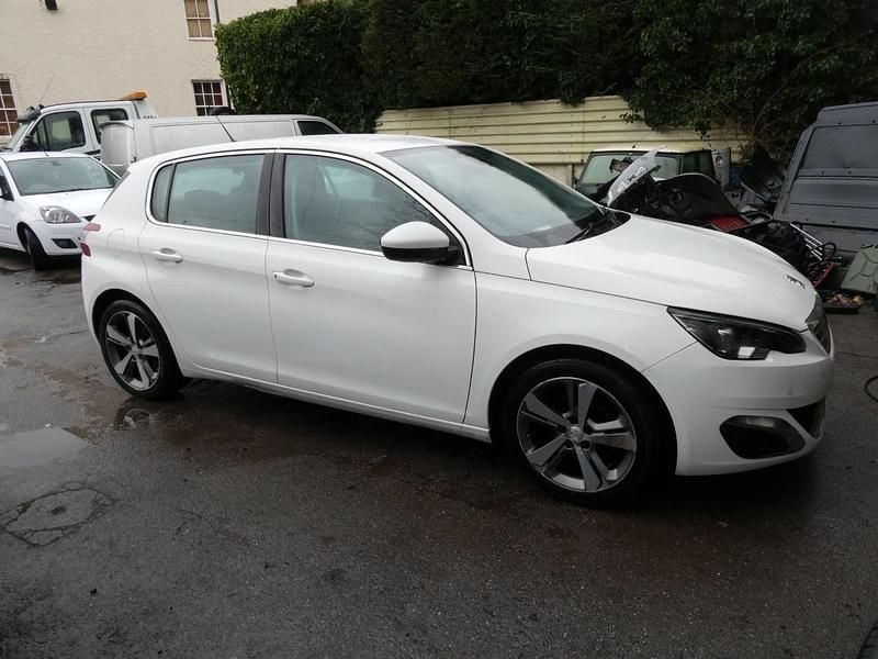 Used Peugeot 308 Allure 2014 White Hatchback