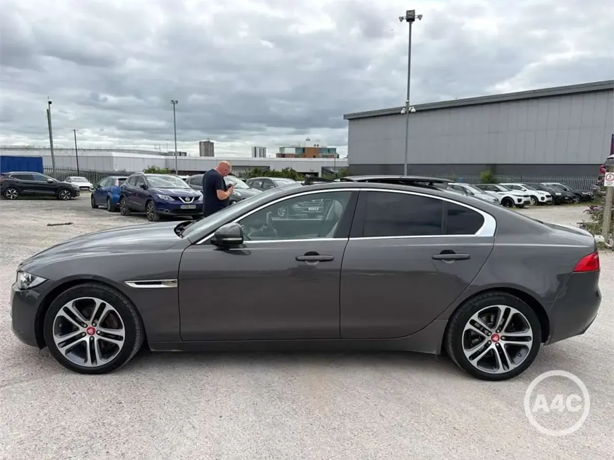 Used Jaguar XE Prestige 180 HP (132 kW) 2016 Grey Sedan