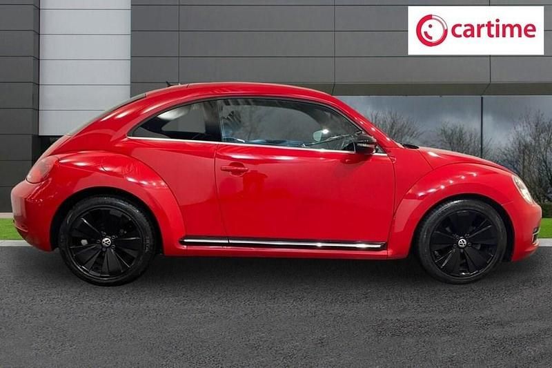 Usado VW Beetle Sport 150 HP (110 kW) 2015 Vermelho Citadino