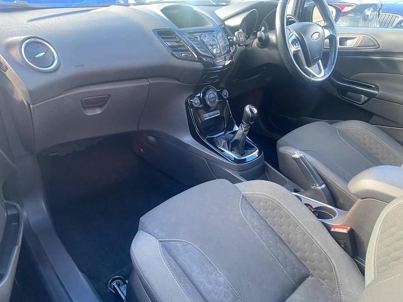 Used Ford Fiesta Zetec 125 HP (91 kW) 2015 Black Hatchback