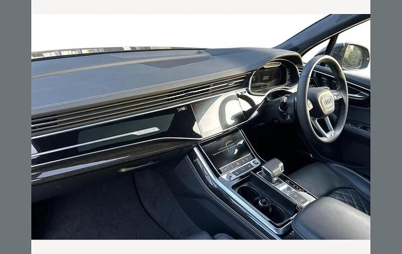 Used Audi Q7 Comfort 286 HP (210 kW) 2024 Black SUV
