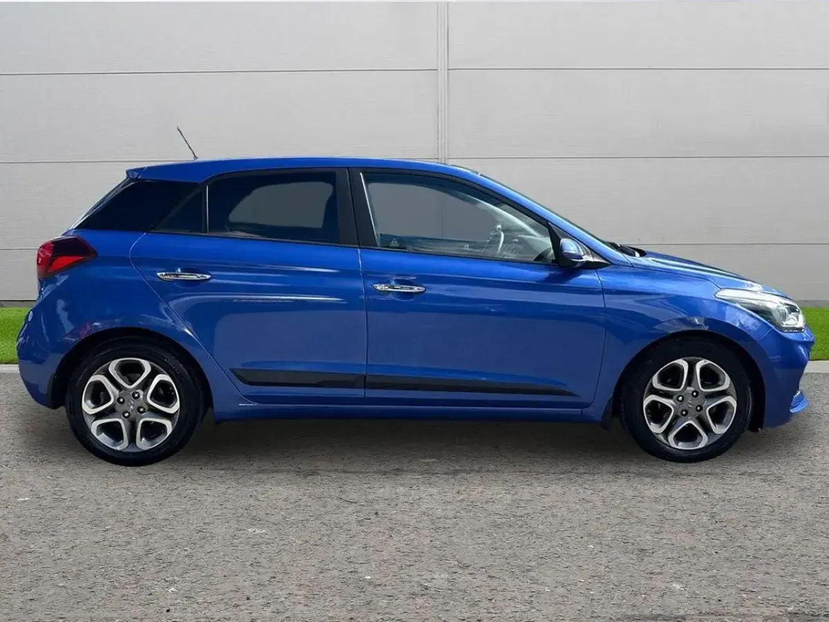 Used Hyundai i20 Premium SE 83 HP (61 kW) 2020 Blue Hatchback