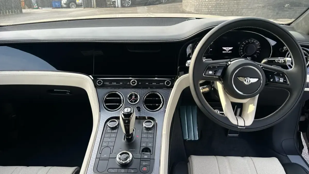 Begagnad Bentley Continental 680 HK (500 kW) 2026 Grå Sportkupé