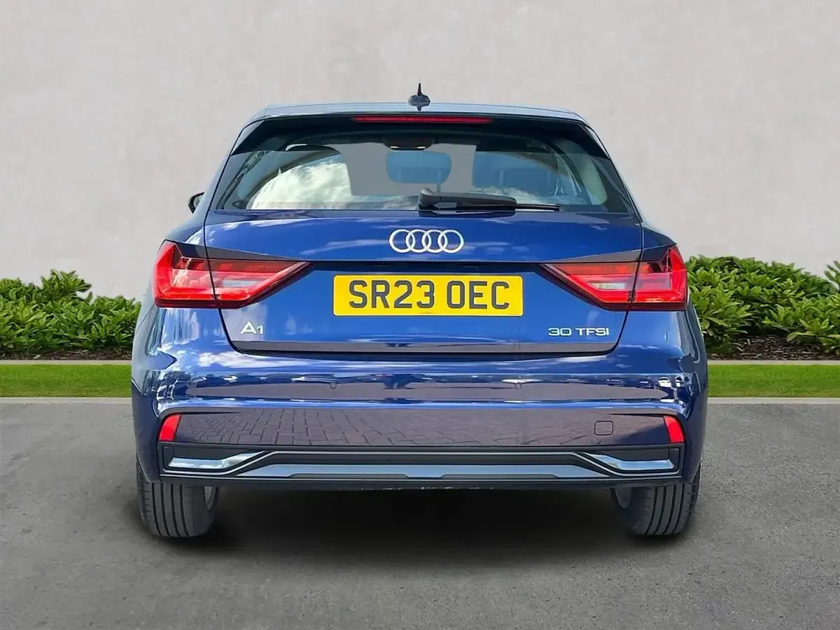 Käytetty Audi A1 Sport 110 HP (80 kW) 2023 Sininen Katumaasturi