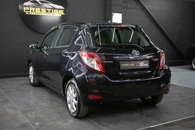 Used Toyota Yaris Multidrive S 101 HP (74 kW) 2013 Black Hatchback