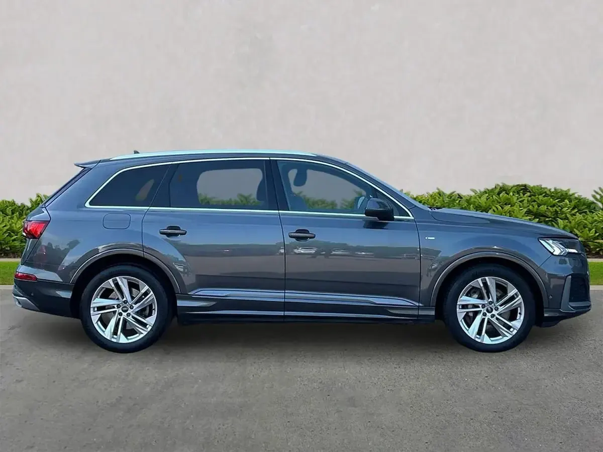 Used Audi Q7 Black Edition 228 HP (167 kW) 2024 Grey SUV