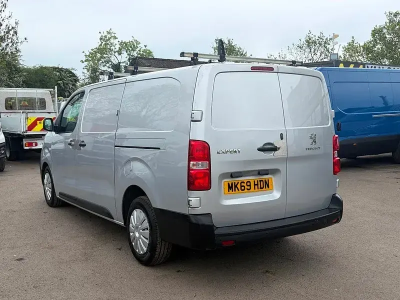 Używany Peugeot Expert 120 KM (88 kW) 2019 Srebrny Van
