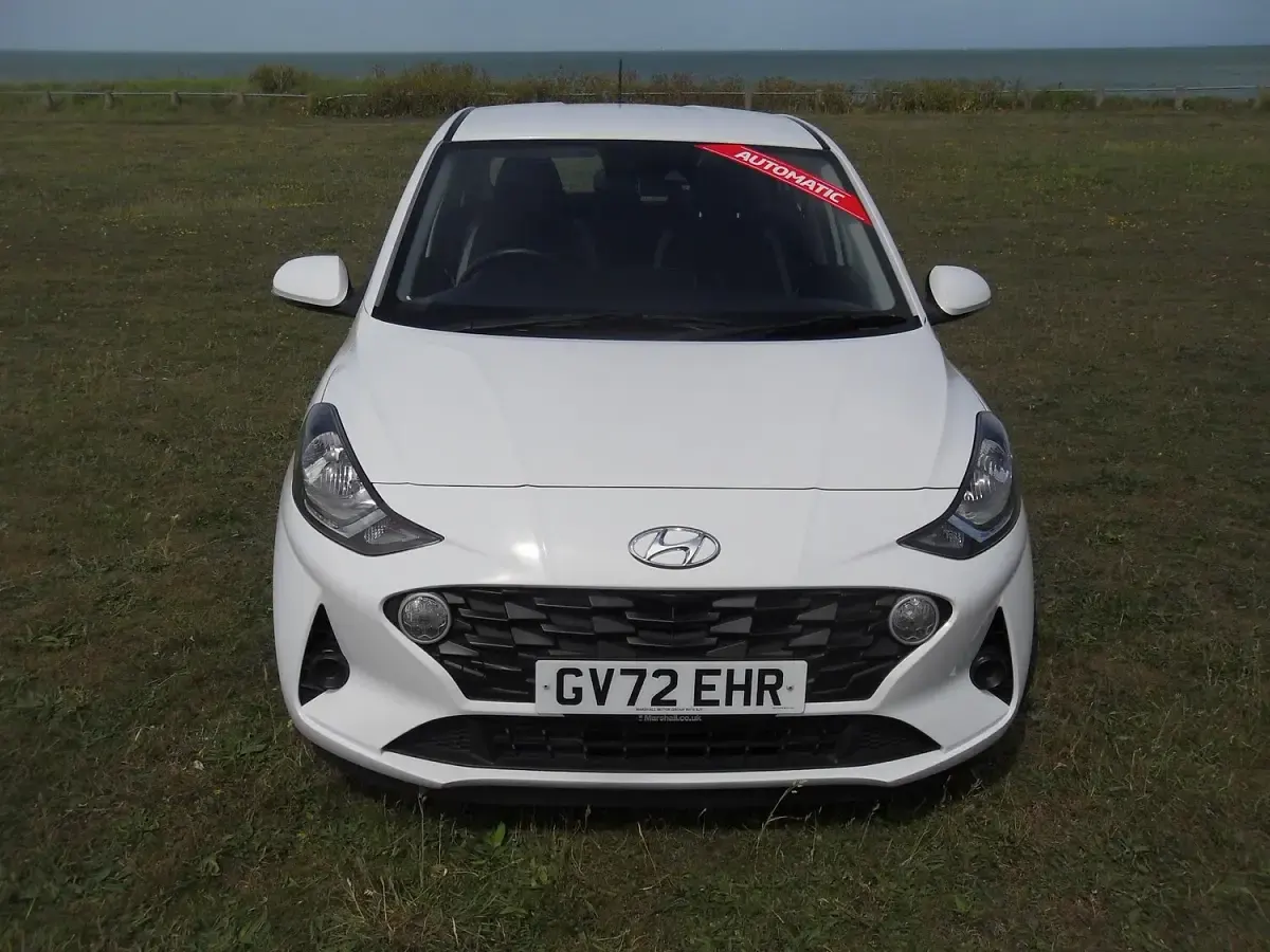 Used Hyundai i10 SE 67 HP (49 kW) 2022 White Hatchback