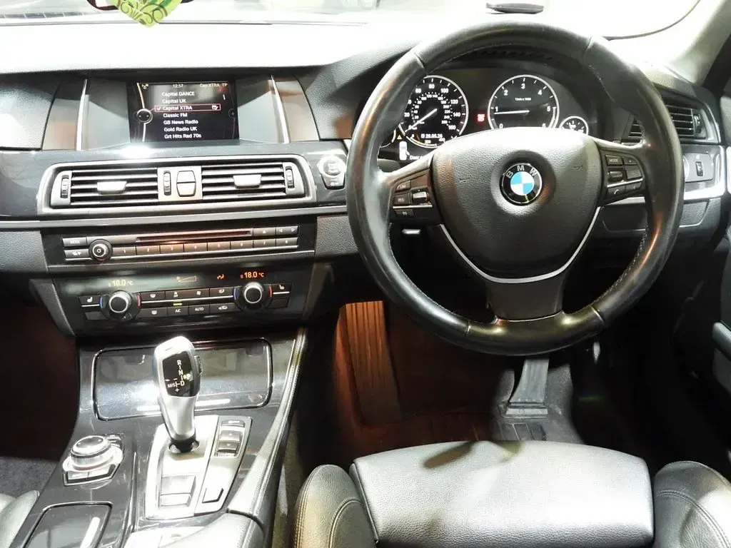 Usado BMW 520 Comfort Edition 184 CV (135 kW) 2014 Plateado Berlina