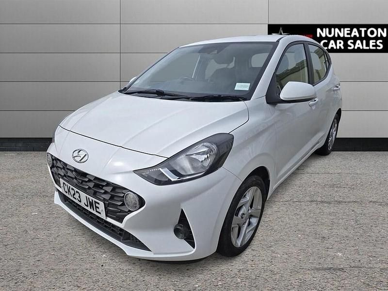 Used Hyundai i10 SE 67 HP (49 kW) 2023 White Hatchback