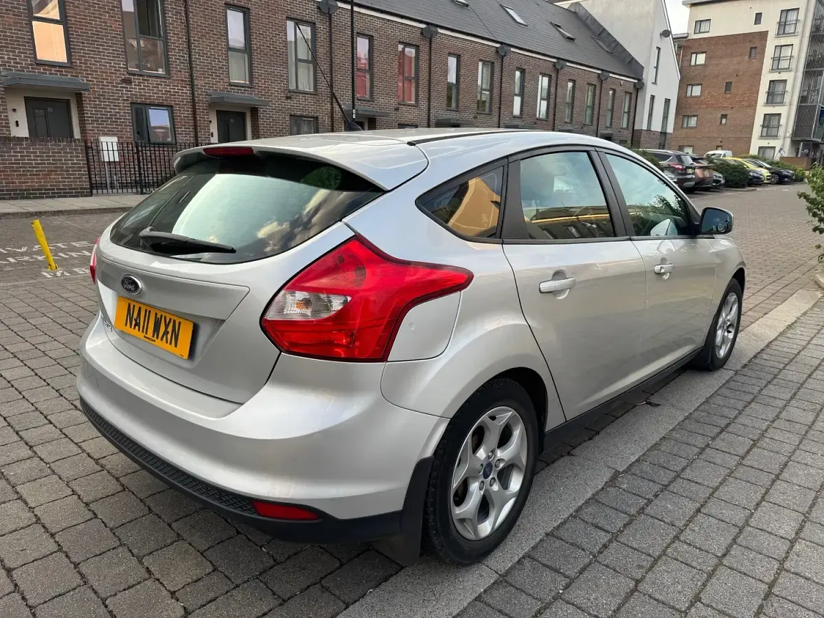 Used Ford Focus 125 HP (91 kW) 2011 Silver Hatchback