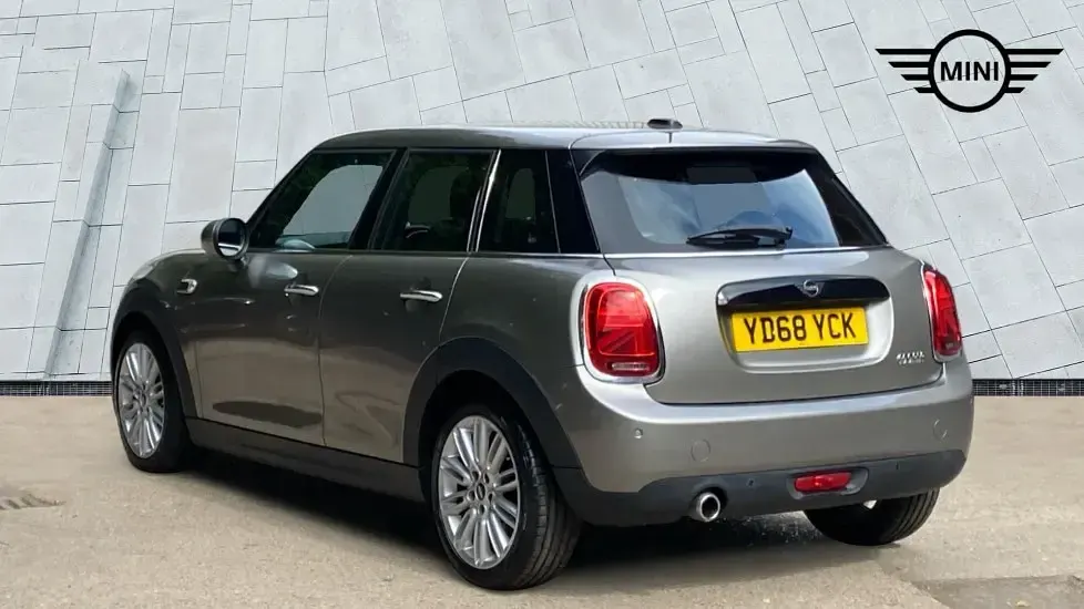 Used Mini Cooper Hatch 134 HP (98 kW) 2018 Silver Hatchback