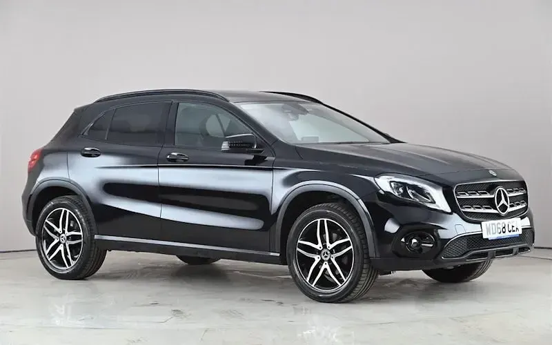 Usado Mercedes GLA180 Urban 122 HP (89 kW) 2019 SUV