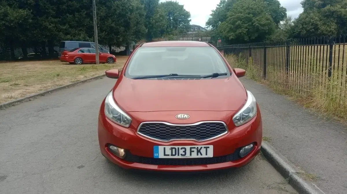 Used Kia Ceed 98 HP (72 kW) 2013 Red Hatchback