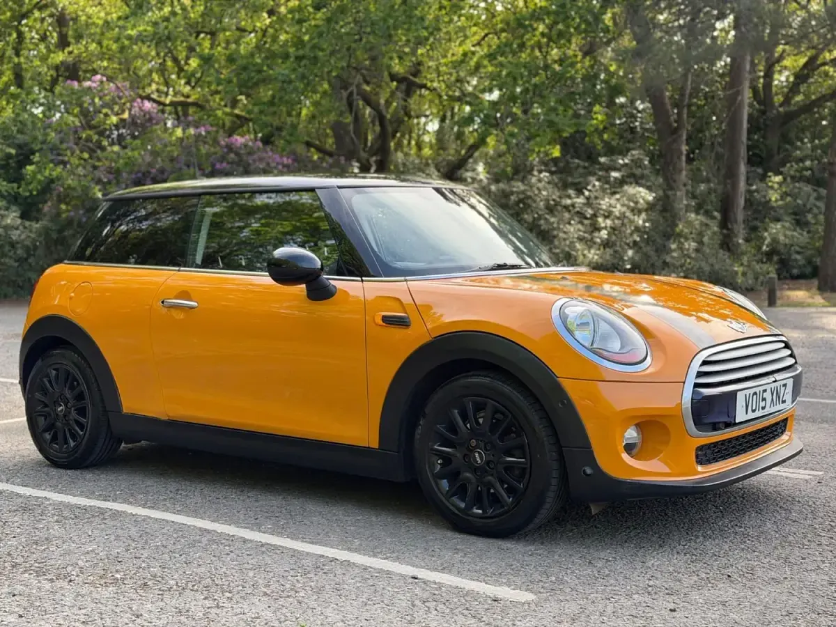 Usado Mini Cooper Hatch 2015 Naranja Utilitario