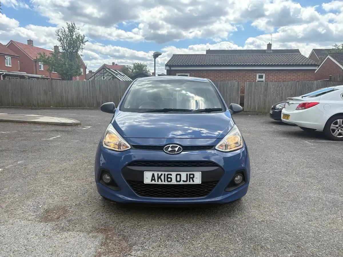 Used Hyundai i10 67 HP (49 kW) 2016 Blue Hatchback