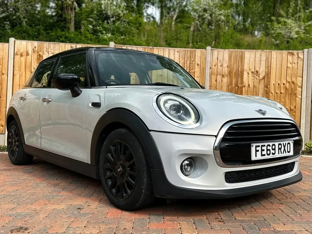 Używany Mini Cooper Classic 2019 Srebrny Hatchback