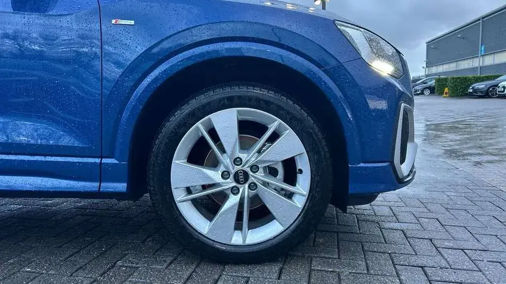 Used Audi Q2 S-Line 114 HP (83 kW) 2025 Blue SUV