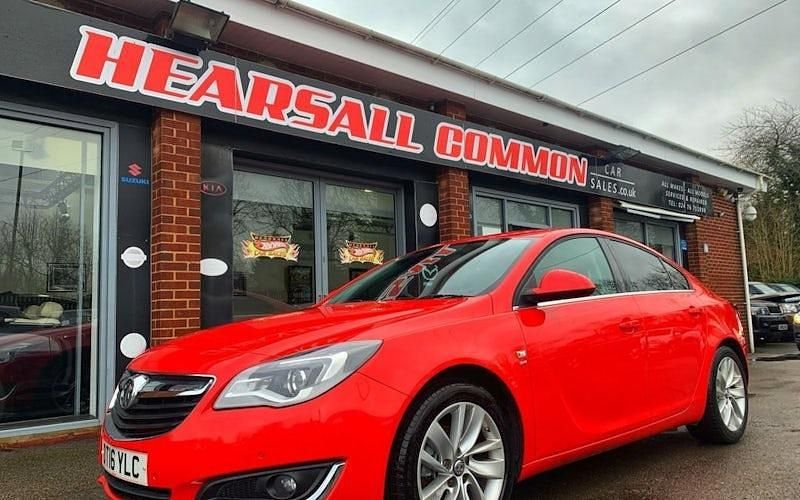 Used Vauxhall Insignia SRi 140 HP (102 kW) 2016 Red Hatchback