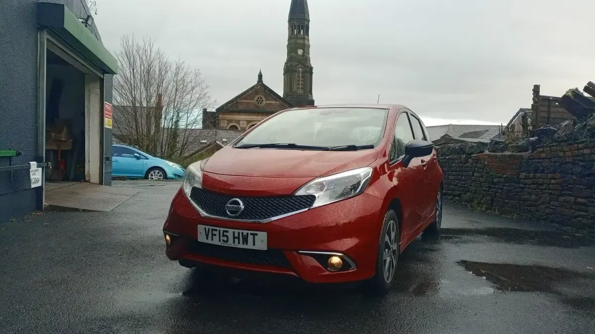 Used Nissan Note N-TEC 80 HP (58 kW) 2015 Red MPV