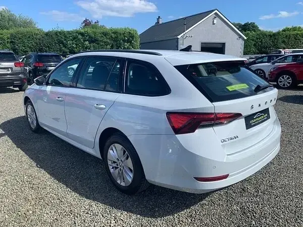Begagnad Skoda Octavia SE Technology 2023 Vit Kombi