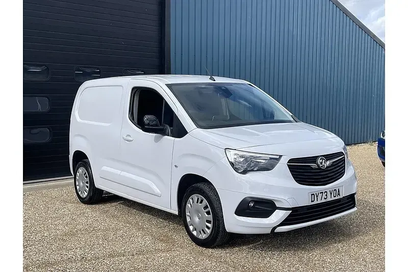 Begagnad Vauxhall Combo 100 HK (73 kW) 2023 Vit Minibuss