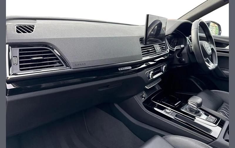 Used Audi Q5 Sportback Comfort 261 HP (191 kW) 2023 Silver SUV