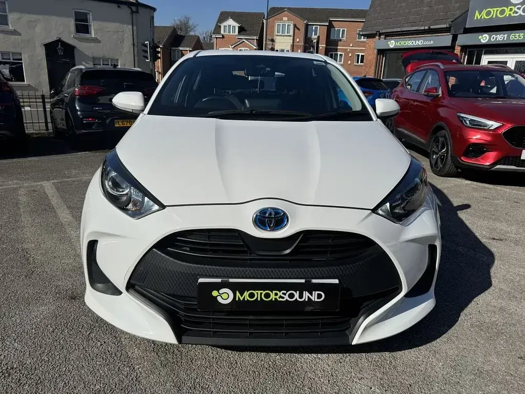 Used Toyota Yaris 116 HP (85 kW) 2022 White Hatchback