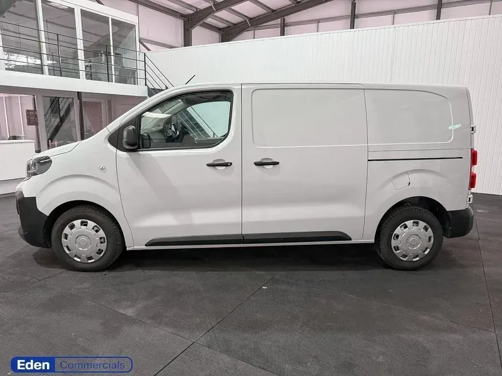 Usado Vauxhall Vivaro 2024 Branco Monovolume