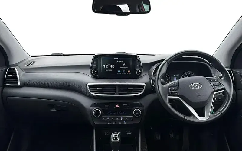 Used Hyundai Tucson SE 132 HP (97 kW) 2019 Red SUV
