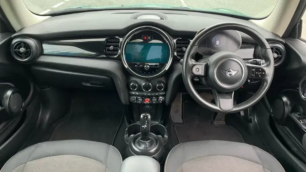 Usado Mini Cooper Classic 134 HP (98 kW) 2023 Verde Citadino