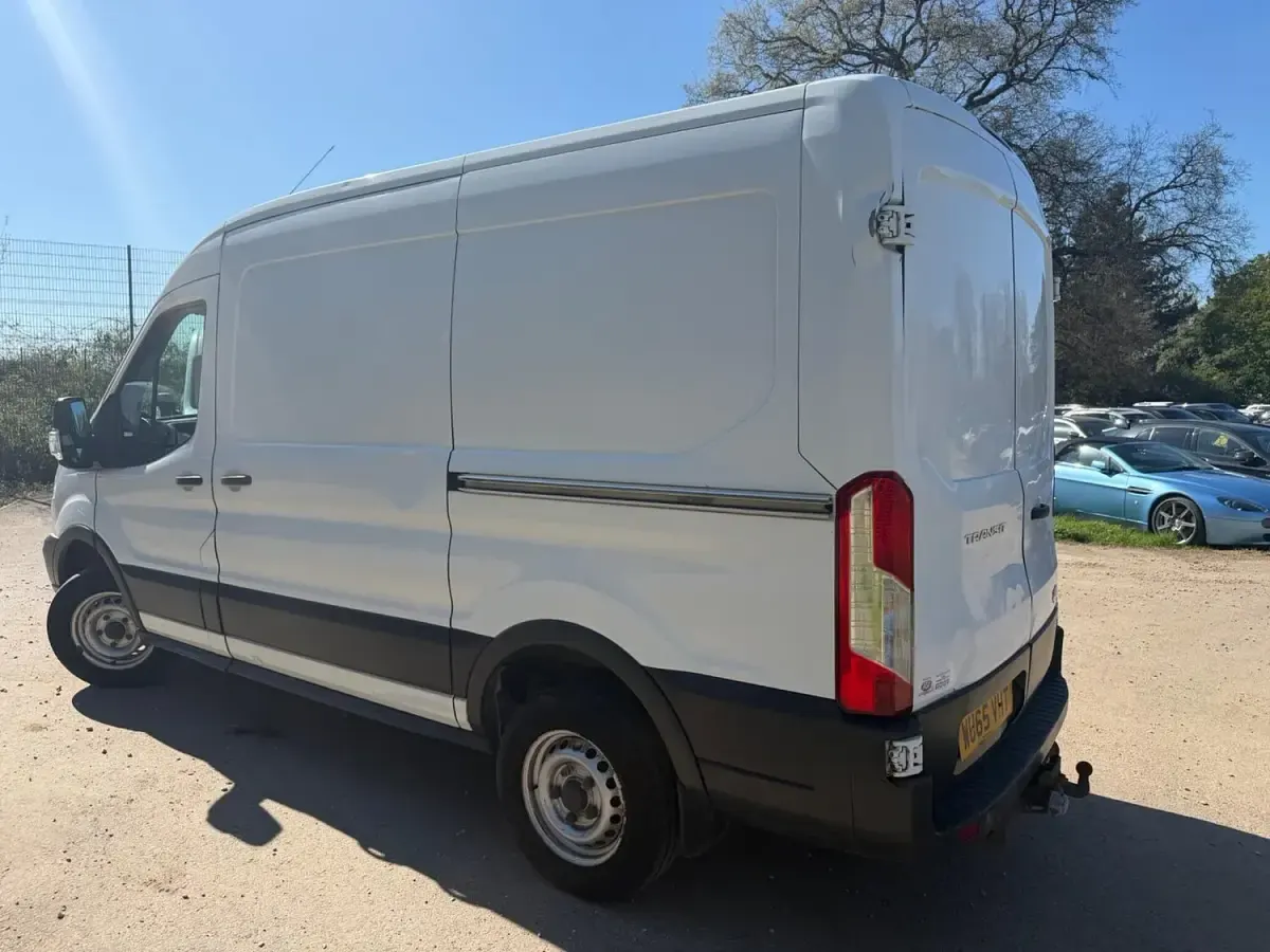 Used Ford Transit 125 HP (91 kW) 2015 White Van