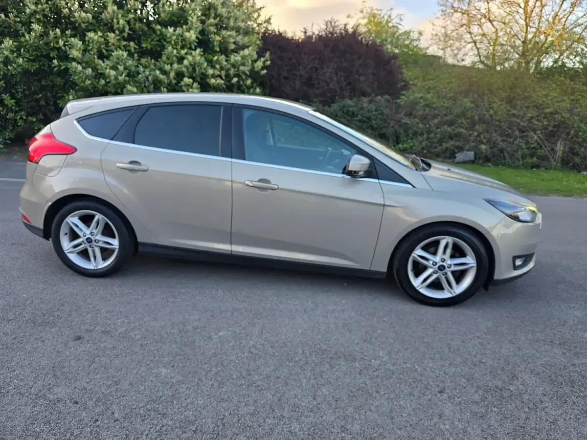 Used Ford Focus Zetec 2015 Silver Hatchback
