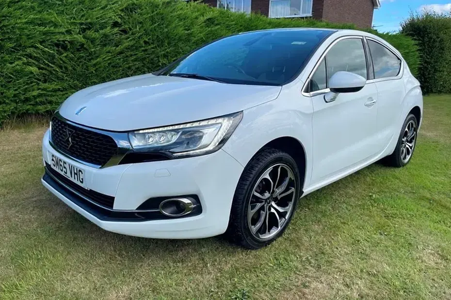Used DS Automobiles DS4 Prestige 130 HP (95 kW) 2016 White Hatchback