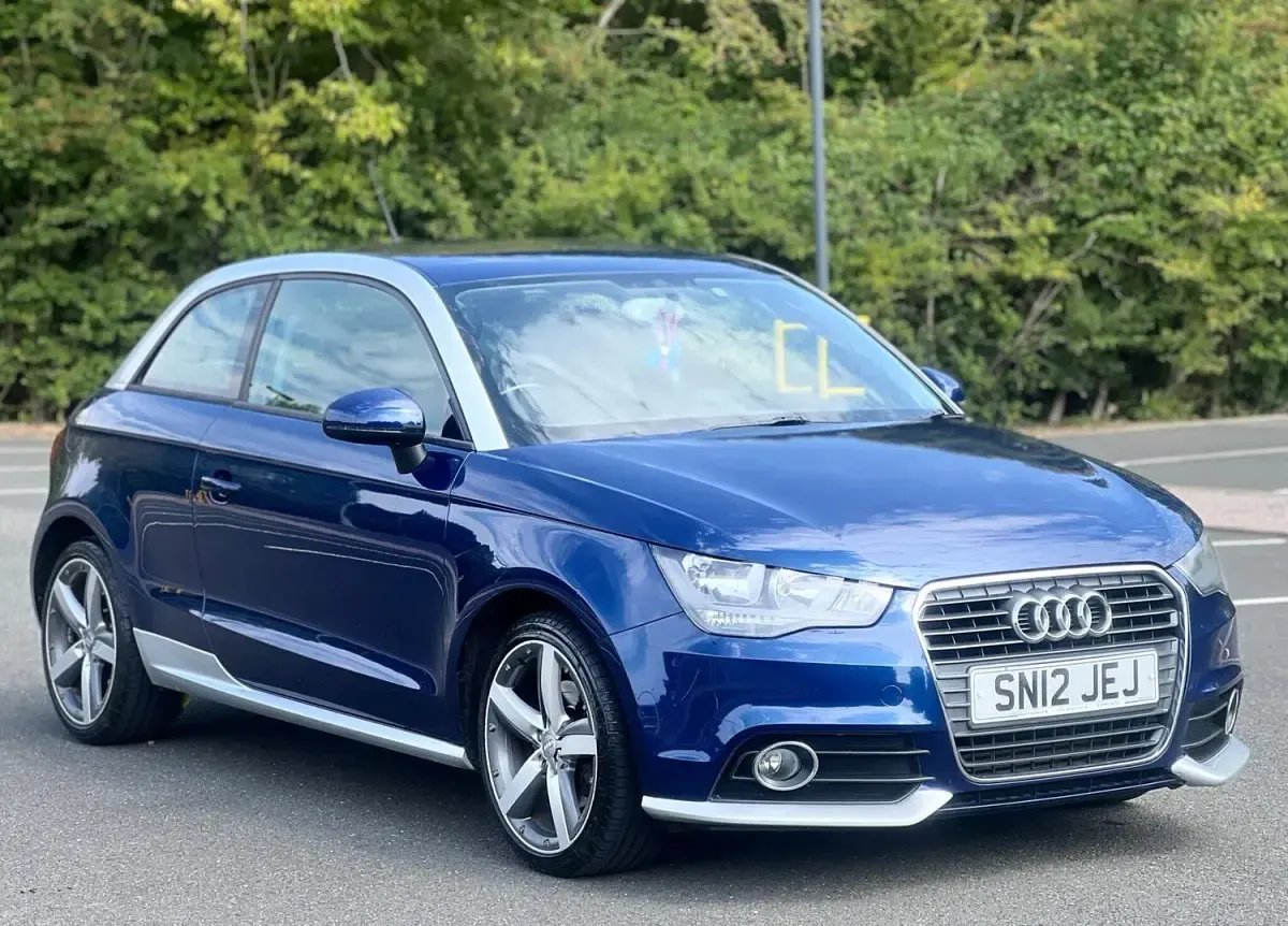 Used Audi A1 Design 105 HP (77 kW) 2012 Blue Hatchback