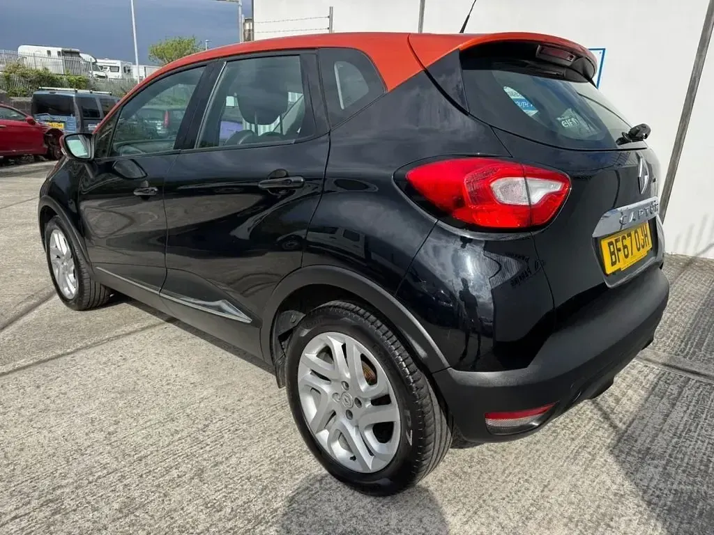 Usado Renault Captur Dynamique 90 HP (66 kW) 2017 Preto SUV