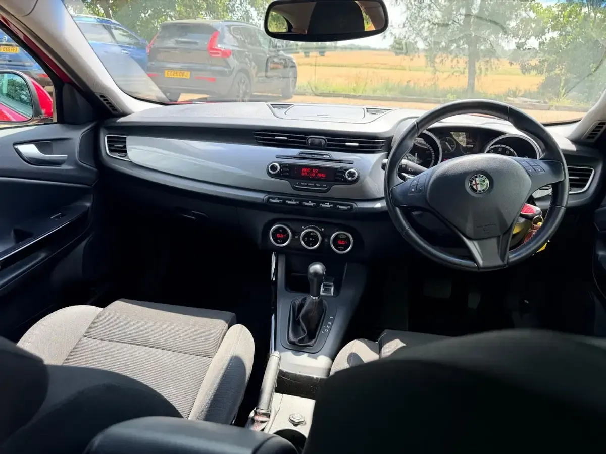 Used Alfa Romeo Giulietta Lusso 2012 Red Hatchback