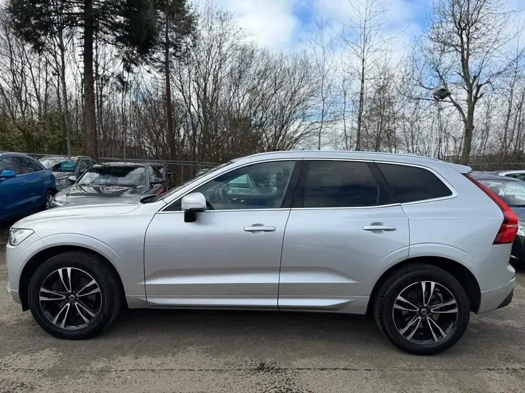 Usado Volvo XC60 Momentum 190 CV (139 kW) 2019 Plateado SUV
