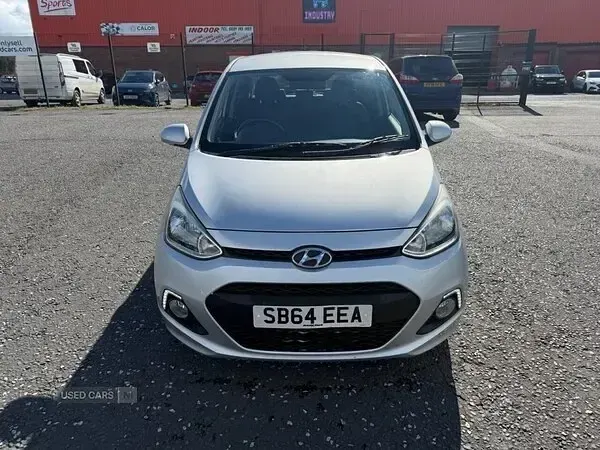 Used Hyundai i10 Premium 83 HP (61 kW) 2014 Silver Hatchback