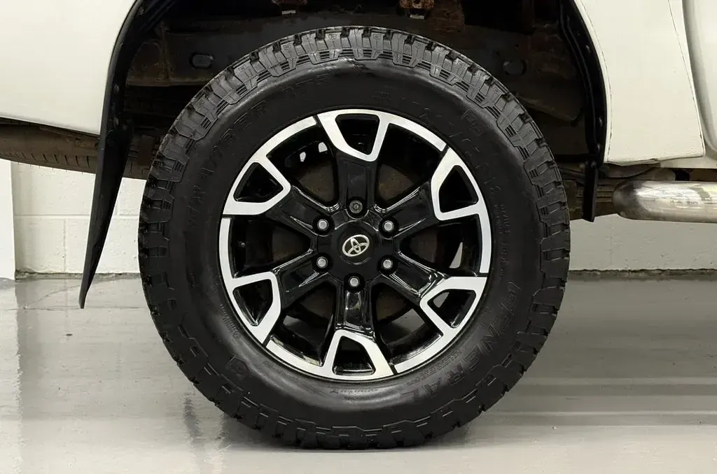 Käytetty Toyota HiLux 150 HP (110 kW) 2017 Valkoinen Nouto