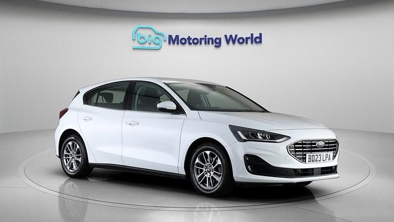 Used Ford Focus Titanium 125 HP (91 kW) 2023 White Hatchback