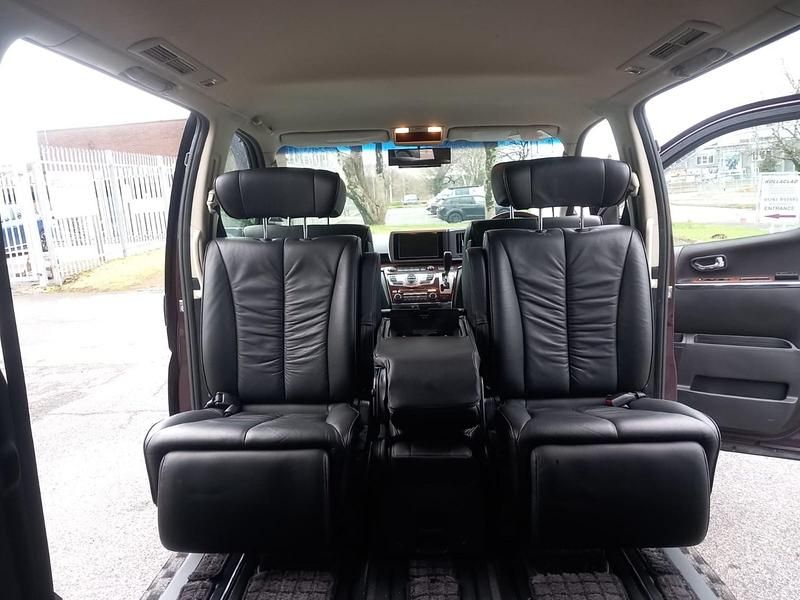 Używany Nissan Elgrand 2008 Purpurowy Minivan