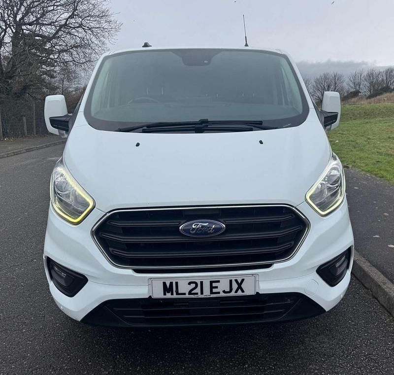 Used Ford Transit Custom Limited 130 HP (95 kW) 2021 White Van