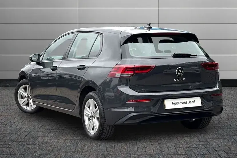 Used VW Golf VIII Life 130 HP (95 kW) 2023 Urano grey Hatchback