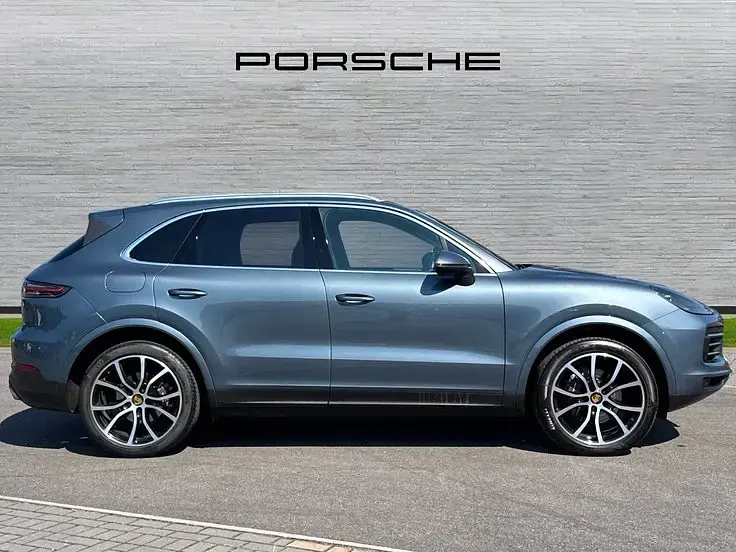 Used Porsche Cayenne 335 HP (246 kW) 2018 Biscay blue SUV