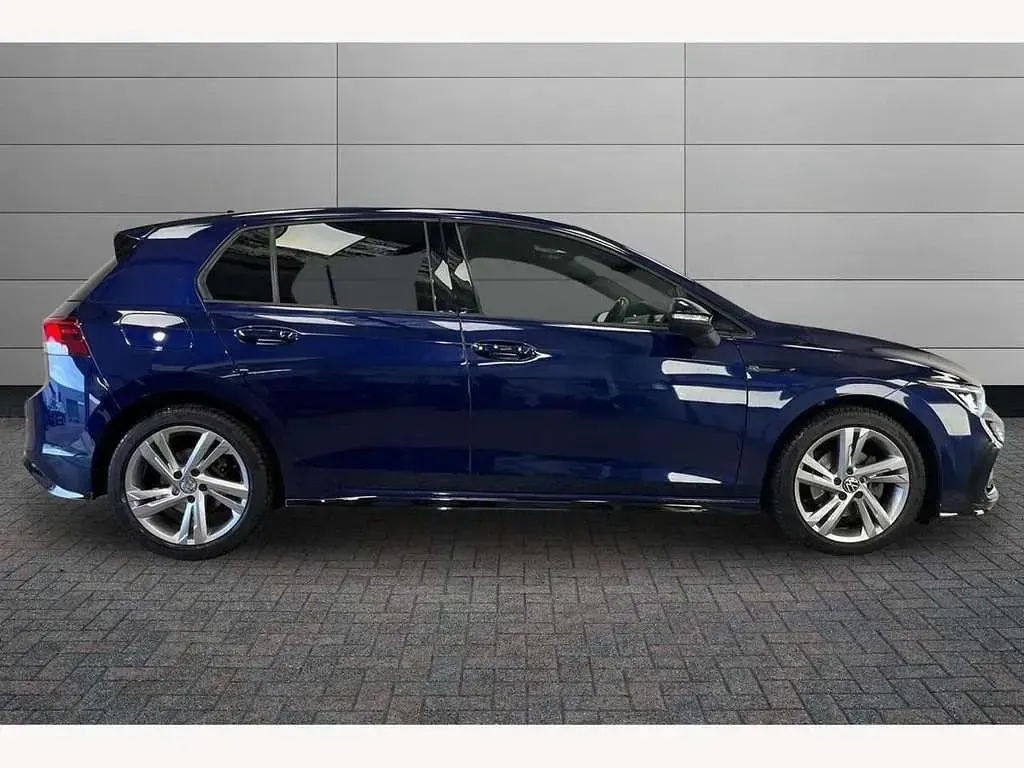 Used VW Golf VIII R-line 130 HP (95 kW) 2022 Atlantic blue metallic Hatchback