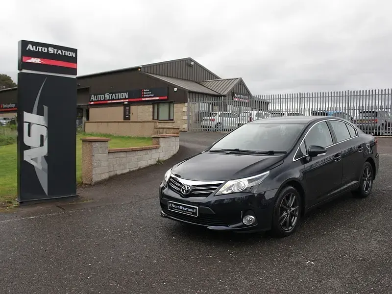 Used Toyota Avensis 147 HP (108 kW) 2012 Grey Sedan