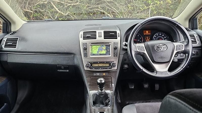 Used Toyota Avensis T4 124 HP (91 kW) 2012 Grey Estate