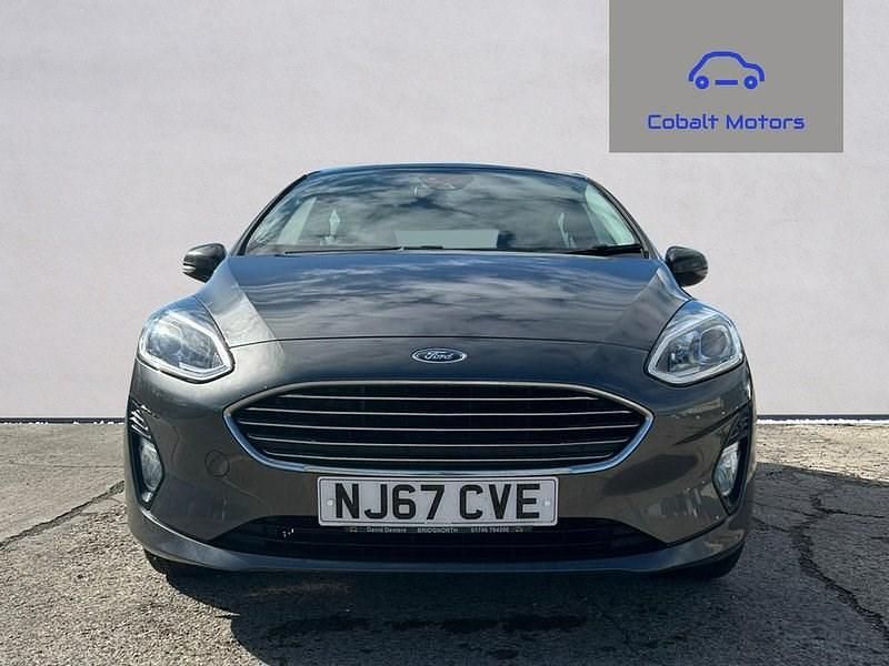 Used Ford Fiesta Zetec 70 HP (51 kW) 2017 Grey Hatchback